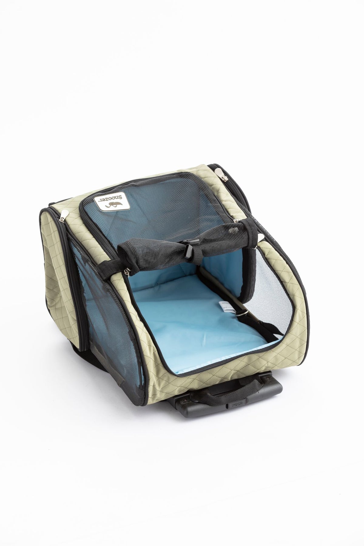 Snoozer pet outlet carrier