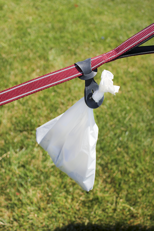 Poop Bag Leash Clip - Keep Doggie Safe